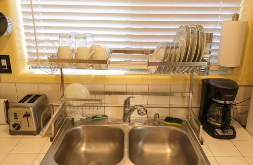 Campus Farm Apartment | Guesthouse w/private access and patio