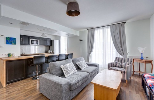 Grand Parc-Paul Doumer Apartment | GuestReady - Contemporary stay with a terrace