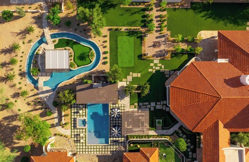 North Scottsdale House | HÓZHÓ Luxe Ranch | Lazy River, Bowling & Golf Sim