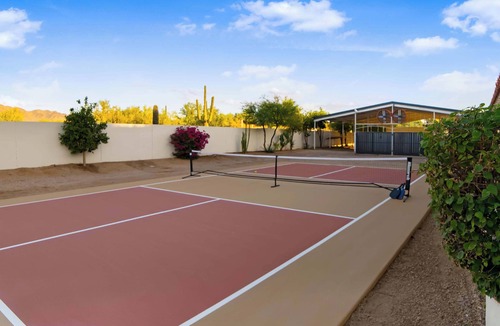 North Scottsdale House | HÓZHÓ Ranch | Lazy River, Pool, Golf Sim & Bowling