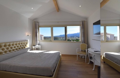 Lucciana Hotel | Hôtel Castellu Rossu