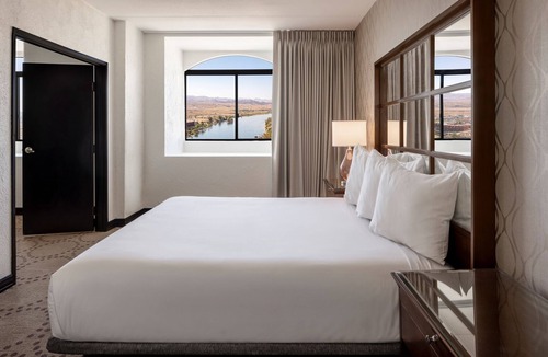 Laughlin Resort | Harrah’s Laughlin Beach Resort & Casino - A Caesars Rewards Destination