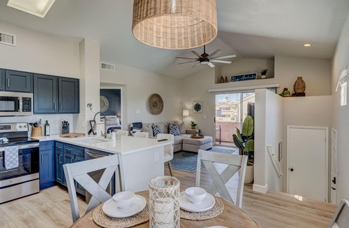Lake Havasu City Condo | Hava-Retreat with Pool/Boat Parking!
