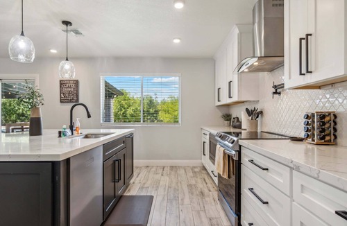 Roadrunner Estates East House | Heated Pool- Prime Scottsdale-Sunlit Haven