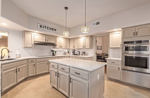 Foothills House | Heated Saltwater Pool, 4 King Beds, Putt Gr, 360 Mt Views, Game Rm, Sleeps 11
