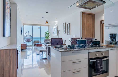 Zona Dorada Apartment | Hermoso Condo al Pie de la Playa Camino al Mar