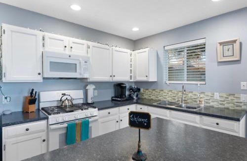 Cottonwood-Verde Village House | Hidden Courtyard Gem Near Vineyards with Shared Hot Tub Perks