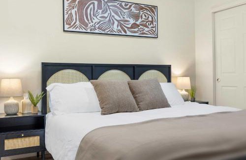 Rincon Heights House | Highland Hide Away Boho Chic UA Walk Superhost