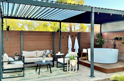 Cottonwood Apartment | Historic Cottonwood Casita -Outdoor Soaking Tub
