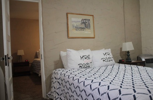 Chloride Hotel | Historic Shep's Miners Inn near Kingman