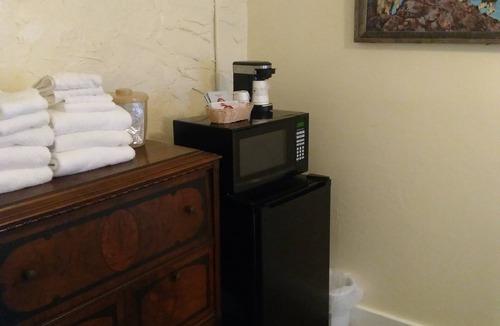 Chloride Hotel | Historic Shep's Miners Inn near Kingman