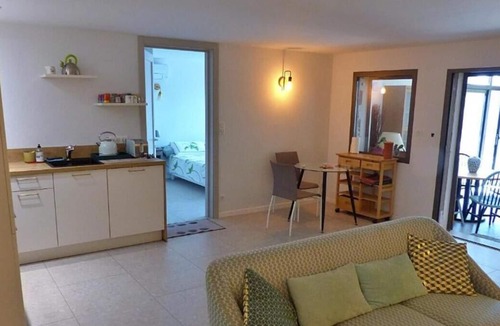 Le Ricanto House | Holiday Home "Rez de Villa Aspretto Lazaret" with Shared Pool & Wi-Fi