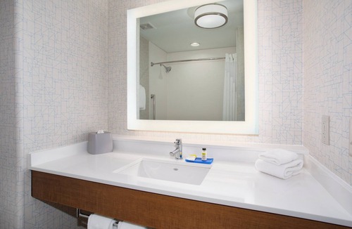 Glendale Sports and Entertainment District Hotel | Holiday Inn Express & Suites Phoenix - Glendale Sports Dist by IHG