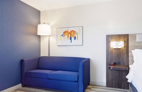 Tempe Hotel | Holiday Inn Express & Suites Phoenix - Tempe by IHG