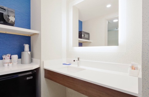 Tempe Hotel | Holiday Inn Express & Suites Phoenix - Tempe by IHG