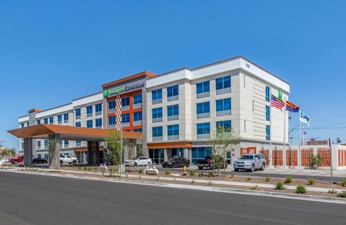 Governmental Mall Hotel | Holiday Inn Express & Suites - Phoenix Dwtn - State Capitol by IHG