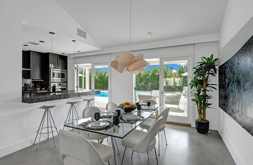 Palm Springs House | Hollywood Palms Estate- Ultra-Luxe, Pool, Spa, Firepit, Outdoor Kitchen & More