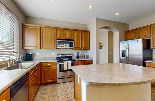 Phoenix House | Home in gated community with private pool near sports - great location in Peoria