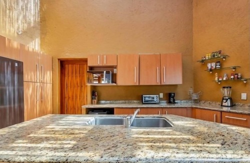 El Santuario Apartment | Home in Valle de Bravo · 6 bedrooms · 10 beds · 7 baths