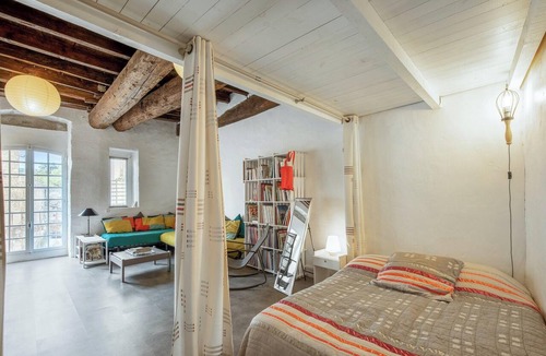 Villeneuve-les-Avignon Apartment | Homerez - Charming Studio in Villeneuve, 45m², balcony