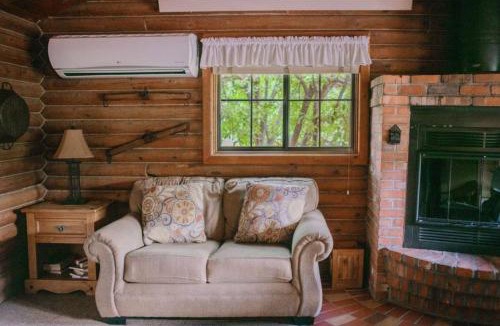 Sedona House | HONEYSUCKLE - Rustic cabin for 2 in Oak Creek Canyon
