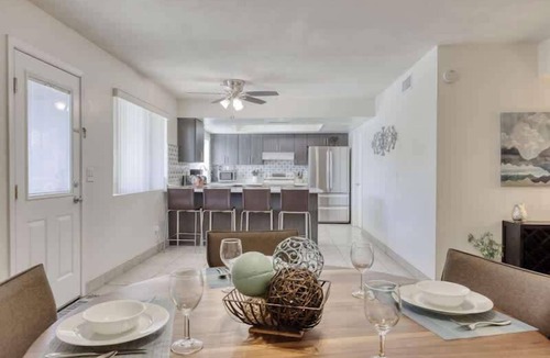 Roadrunner Estates East House | HOT Deals Beautiful Pool Desert Retreat