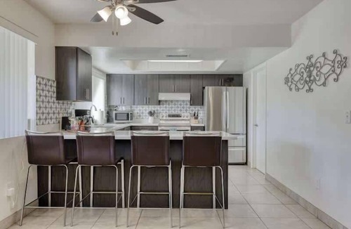 Roadrunner Estates East House | HOT Deals Beautiful Pool Desert Retreat