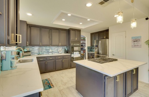 North Valley House | Hot Tub! Extended Escape 9 Mi to Oceanside Beach