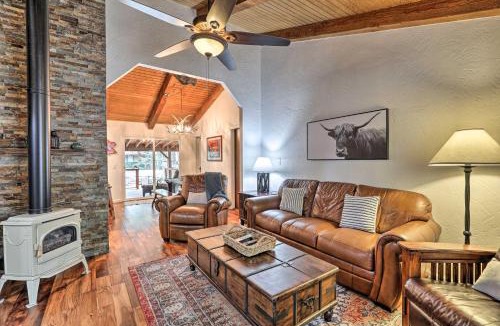 Munds Park House | Hot Tub & Patio: Pet-Friendly Cabin in Munds Park!