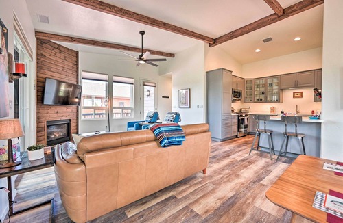 Pine House | Hot Tub & Views: 'Mountain High Pines Retreat'