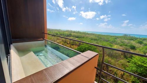 Luis Donaldo Colosio Apartment | Hotel Ixuh Ocean Front Quinta Avenida Playa del Carmen