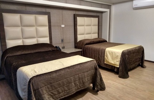 Lopez Hotel | Hotel Jimenez Plaza