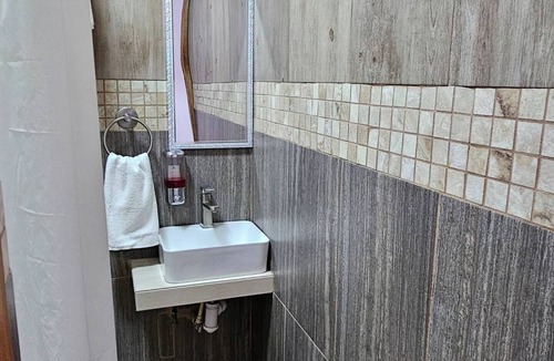 Tonala Apartment | Hotel Punto Oriente: 2 Beds, A/C, and Free Parking