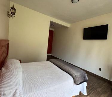 San Miguel Regla Hotel | HOTEL RESTAURANT LOS PRISMAS