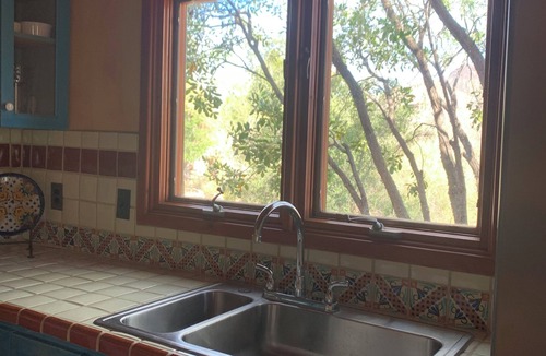 Red Dog Ranch Cottage | "House of light" 360' views saguaro forests, canyons, mesas & mountains