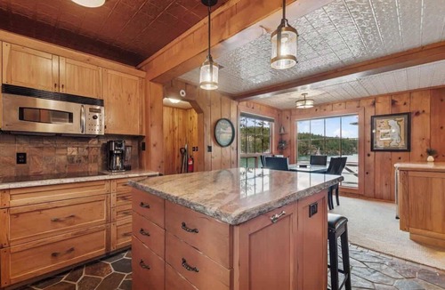 Lakeside House | Hughes Hideaway | Lakefront Cabin Near Town