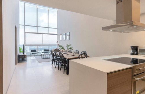 Financial District Apartment | Humilde Penthouse Family