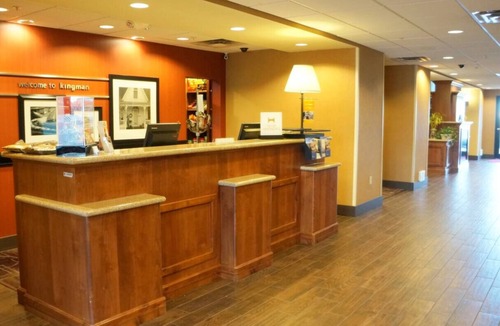Kingman Hotel | Ideal Road Trip Retreat: 2 Beds Stay w/Breakfast & Near the Hoover Dam!