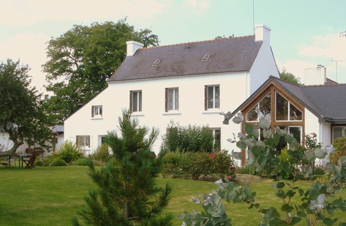 Moelan-sur-Mer House | In Moëlan sur mer, near the wild coast,