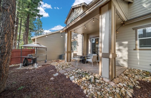 Flagstaff House | In The Pines by NAU & Downtown - Dogs OK - 2 Kings - Game Room