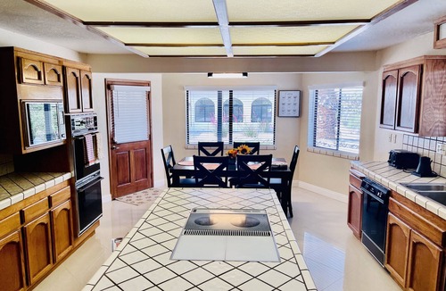 Victorville Villa | INDOOR SWIMMING POOL AND VERY SPACIOUS AND LUXURY