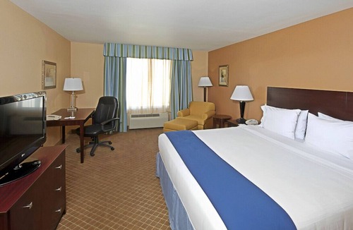 Tucson House | Indulgent Retreat w/ Wi-Fi & Great Location!