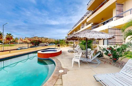 Zona Hotelera House | Inviting Apartment across from the Beach with Pool, Grill, Balcony & Golf nearby