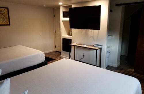 Cottonwood Hotel | Iron Horse Inn