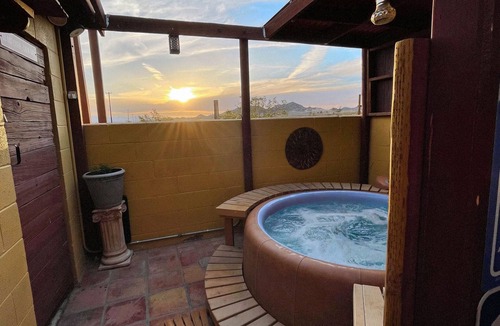 Wonder Valley House | J - Tree RV
