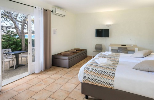 L'Ile-Rousse Hotel | Joseph Charles