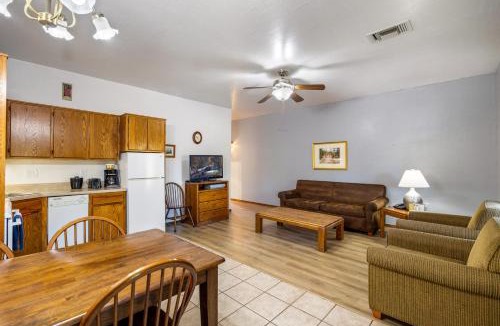 Pinetop Apartment | Juniper-Grand Canyon Upper by Roundhouse Resort and Spa