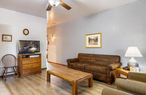Pinetop Apartment | Juniper-Grand Canyon Upper by Roundhouse Resort and Spa