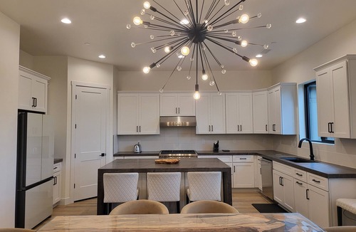 Northern Arizona University House | Juniper Point Brand New Contemporary Home in the Pines. Close to Downtown.