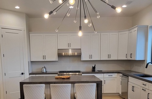 Northern Arizona University House | Juniper Point Brand New Contemporary Home in the Pines. Close to Downtown.